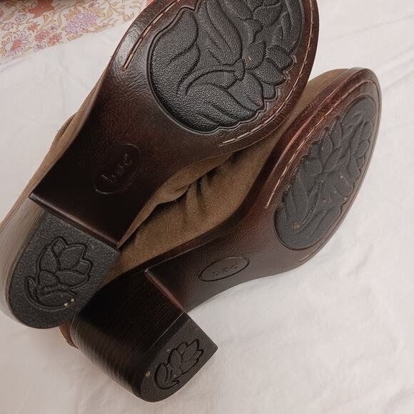 BOC (Born) suede boots sz 8.5 M taupe Settle pleated foot heeled bootie - Picture 7 of 8